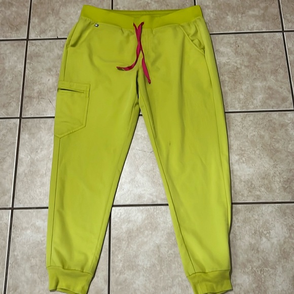 Figs Zamora Joggers Scrub Bottoms Limeade Size Large - Picture 1 of 9